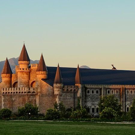 Bygracealone Manor Hotel Outeniekwa ภายนอก รูปภาพ