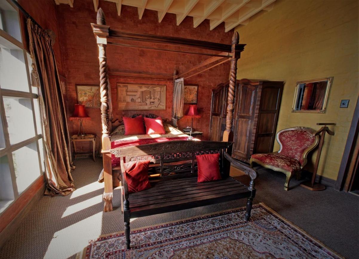 Bygracealone Manor Hotel Outeniekwa ภายนอก รูปภาพ
