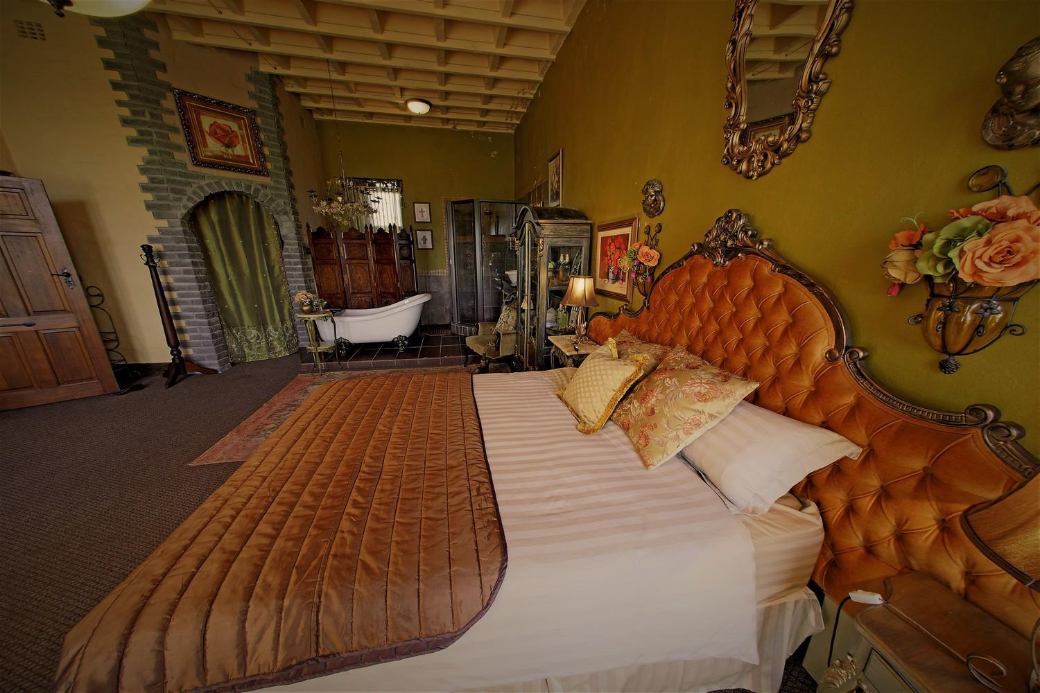 Bygracealone Manor Hotel Outeniekwa ภายนอก รูปภาพ