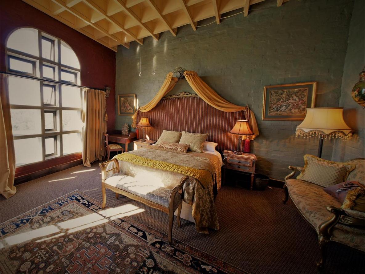 Bygracealone Manor Hotel Outeniekwa ภายนอก รูปภาพ