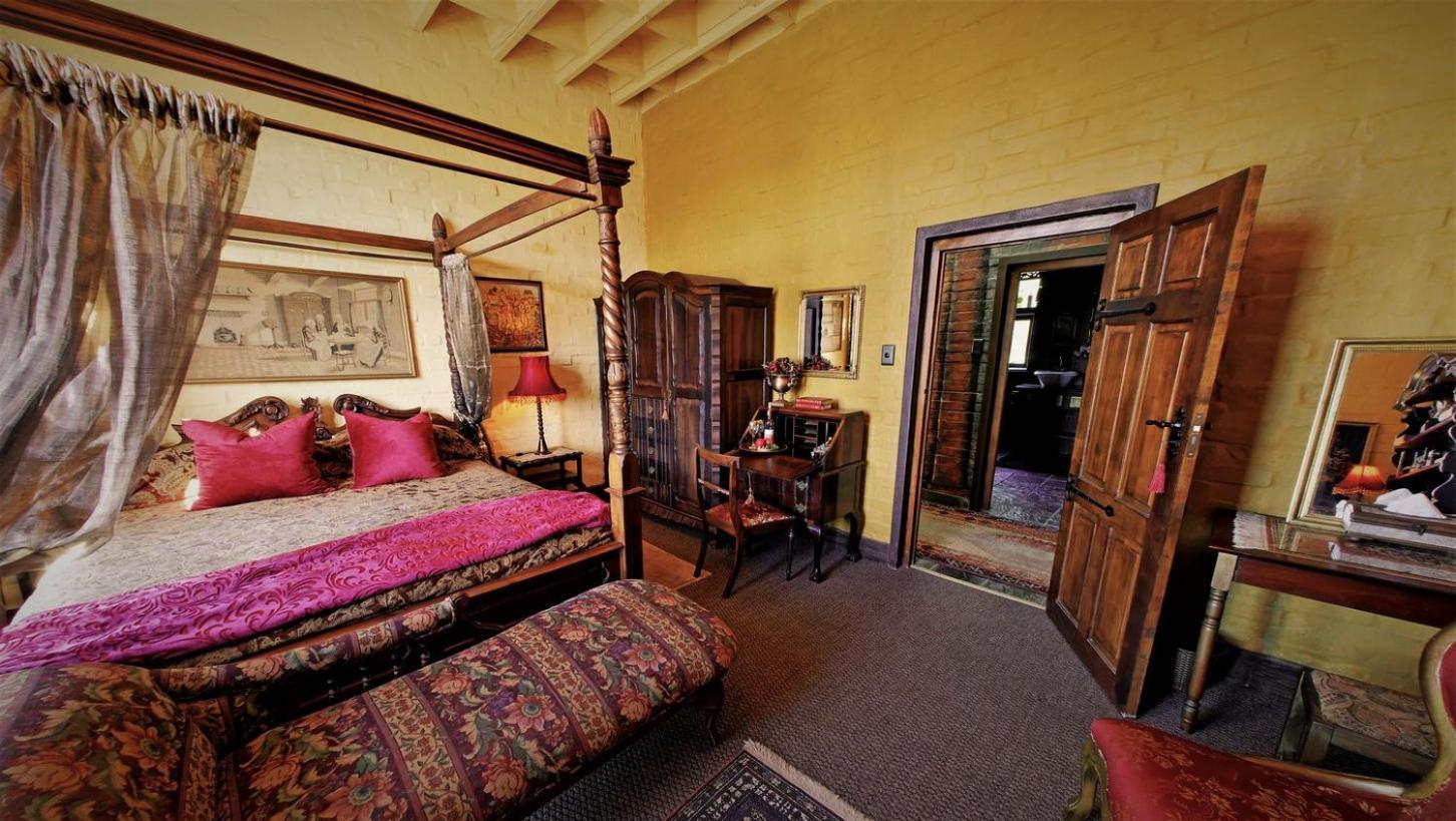 Bygracealone Manor Hotel Outeniekwa ภายนอก รูปภาพ