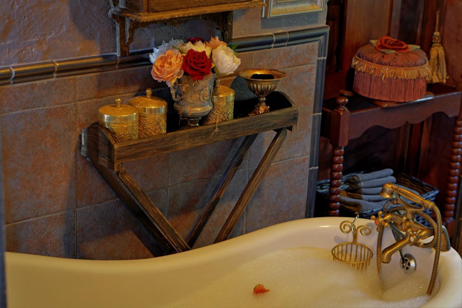 Bygracealone Manor Hotel Outeniekwa ภายนอก รูปภาพ