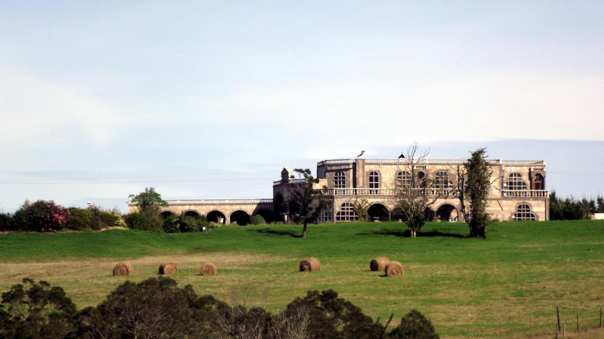 Bygracealone Manor Hotel Outeniekwa ภายนอก รูปภาพ