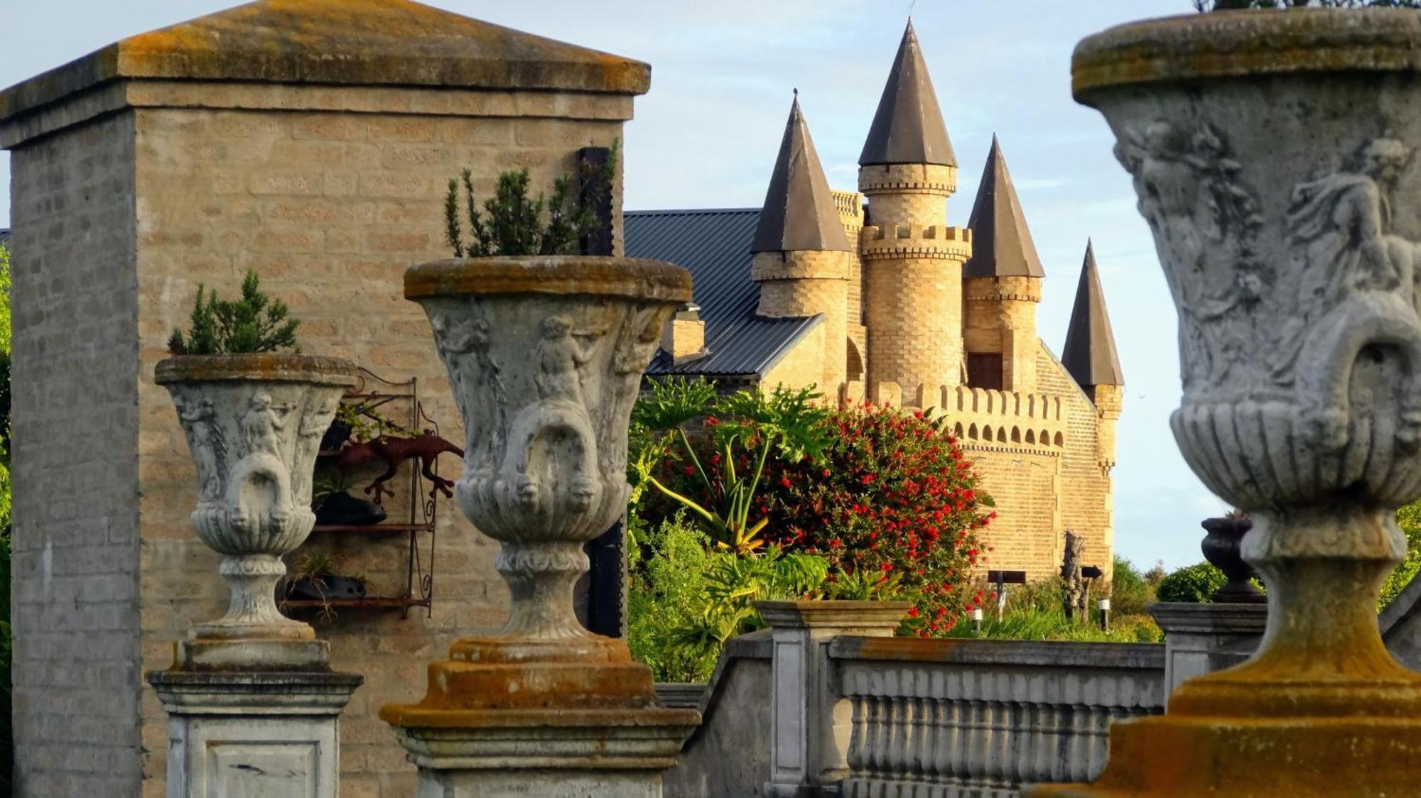 Bygracealone Manor Hotel Outeniekwa ภายนอก รูปภาพ